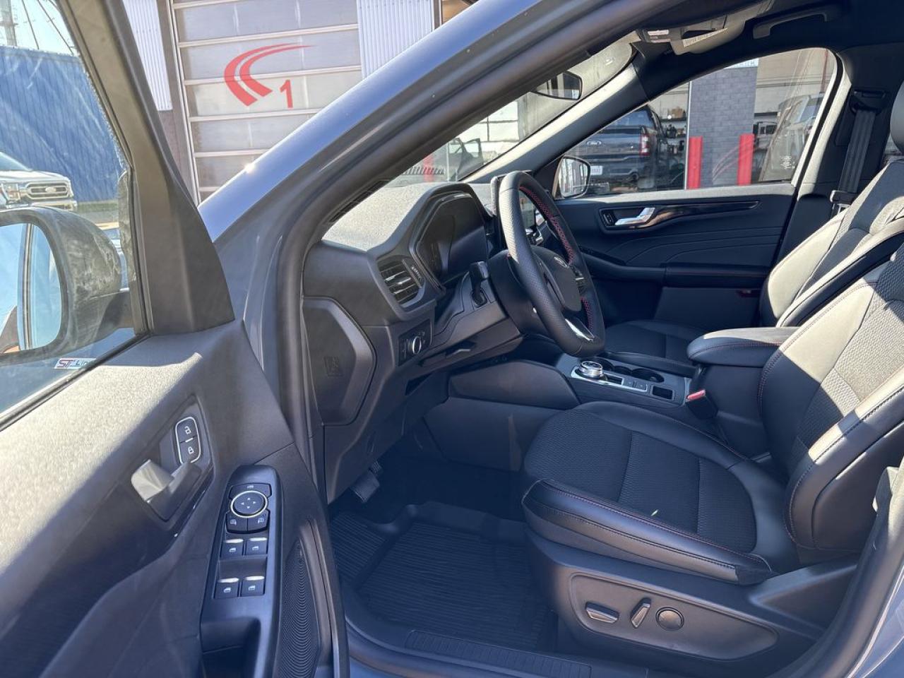 2025 Ford Escape ST-Line 300A Photo5