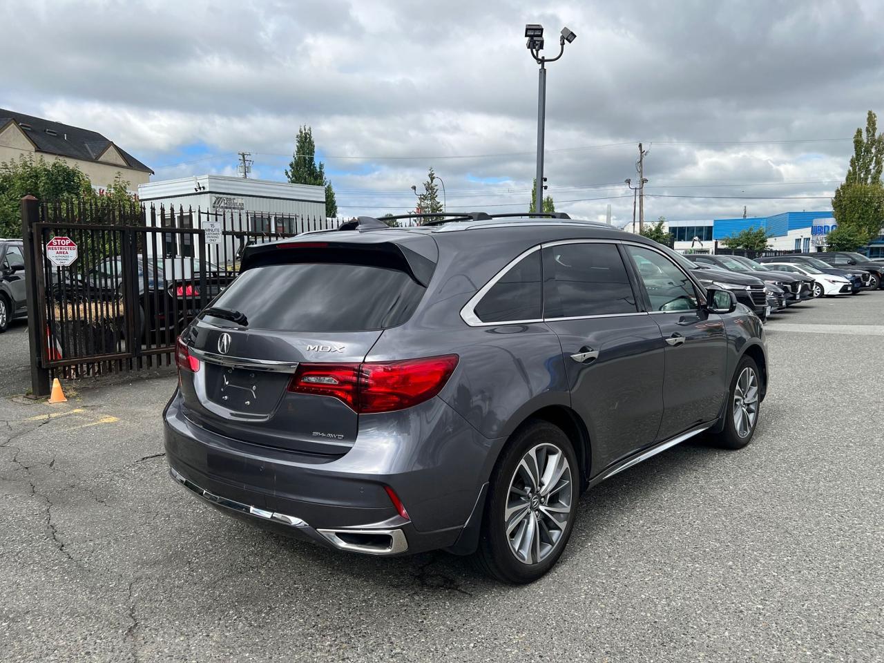 2017 Acura MDX Elite Pkg Photo9