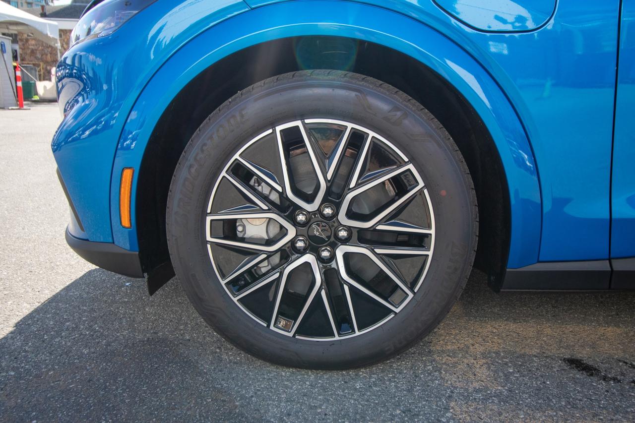 2025 Ford Mustang Mach-E PREMIUM RWD Standard Range Battery Photo5