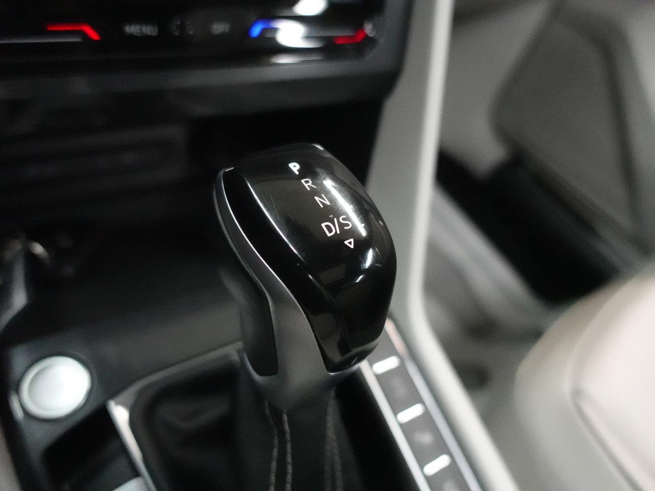 2022 Volkswagen Tiguan R-LINE | AWD | Nav | Leather | Pano roof | CarPlay