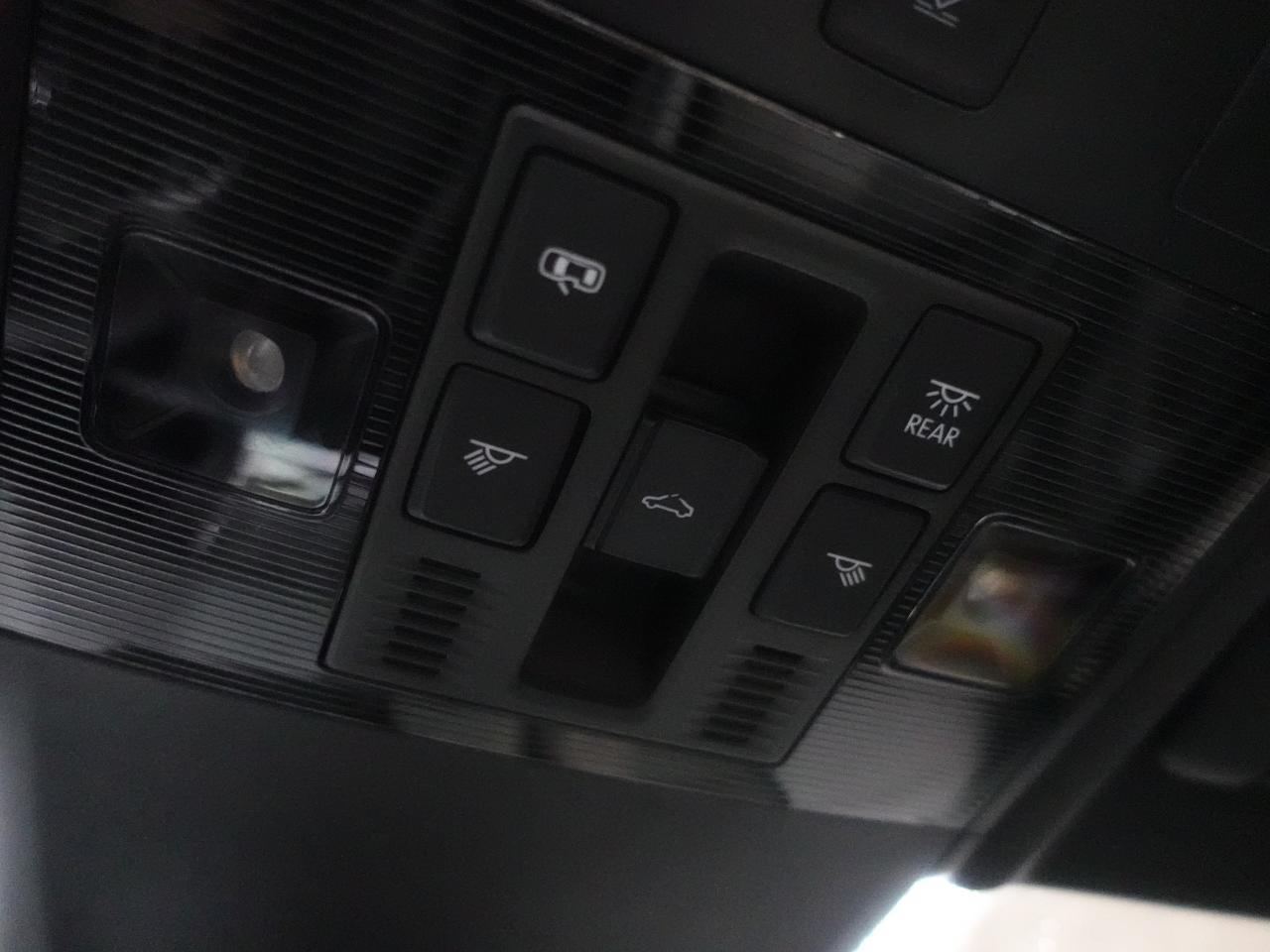 2022 Volkswagen Tiguan HIGHLINE R-LINE | AWD | Nav | Pano roof | CarPlay Photo