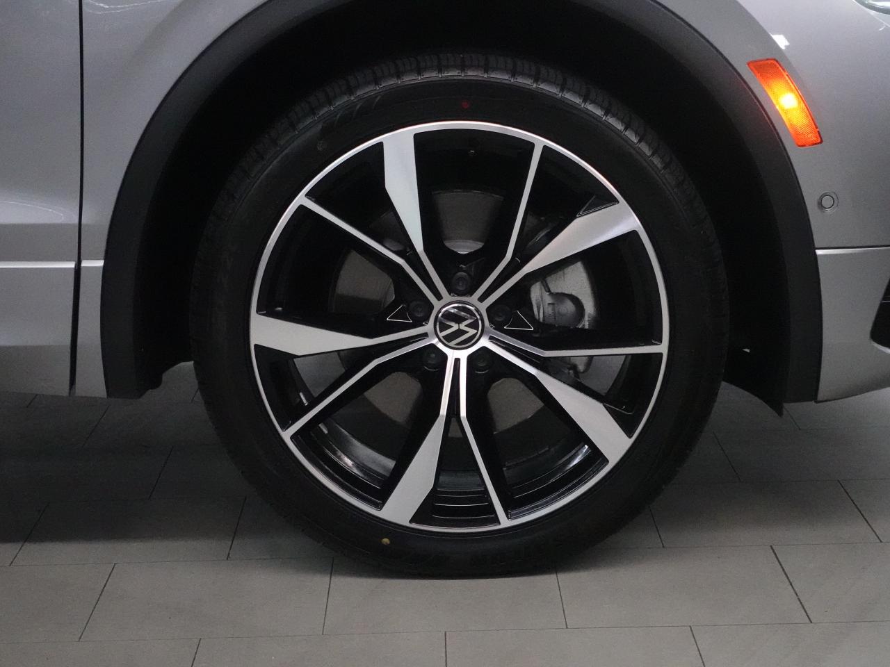 2022 Volkswagen Tiguan R-LINE | AWD | Nav | Leather | Pano roof | CarPlay