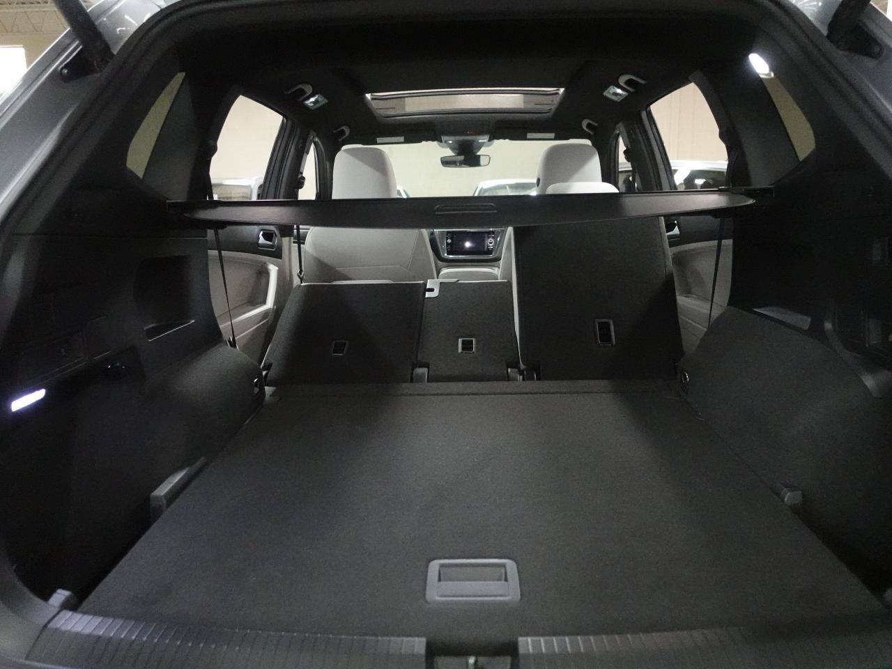 2022 Volkswagen Tiguan R-LINE | AWD | Nav | Leather | Pano roof | CarPlay