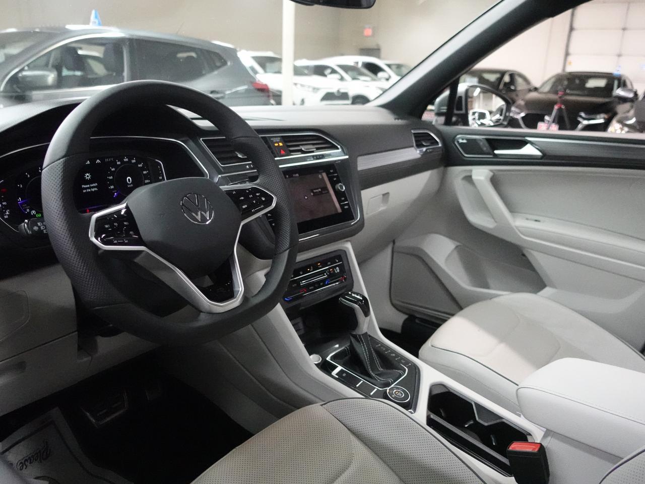 2022 Volkswagen Tiguan R-LINE | AWD | Nav | Leather | Pano roof | CarPlay
