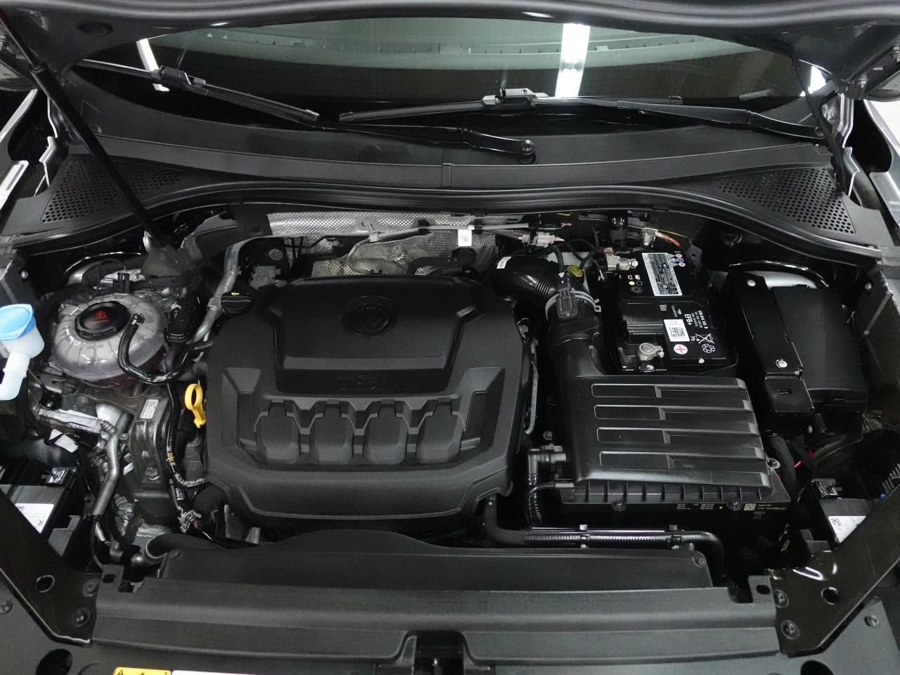 2022 Volkswagen Tiguan R-LINE | AWD | Nav | Leather | Pano roof | CarPlay