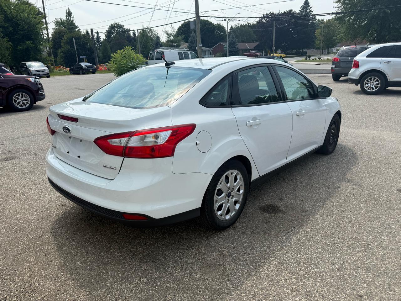 2014 Ford Focus SE Photo3