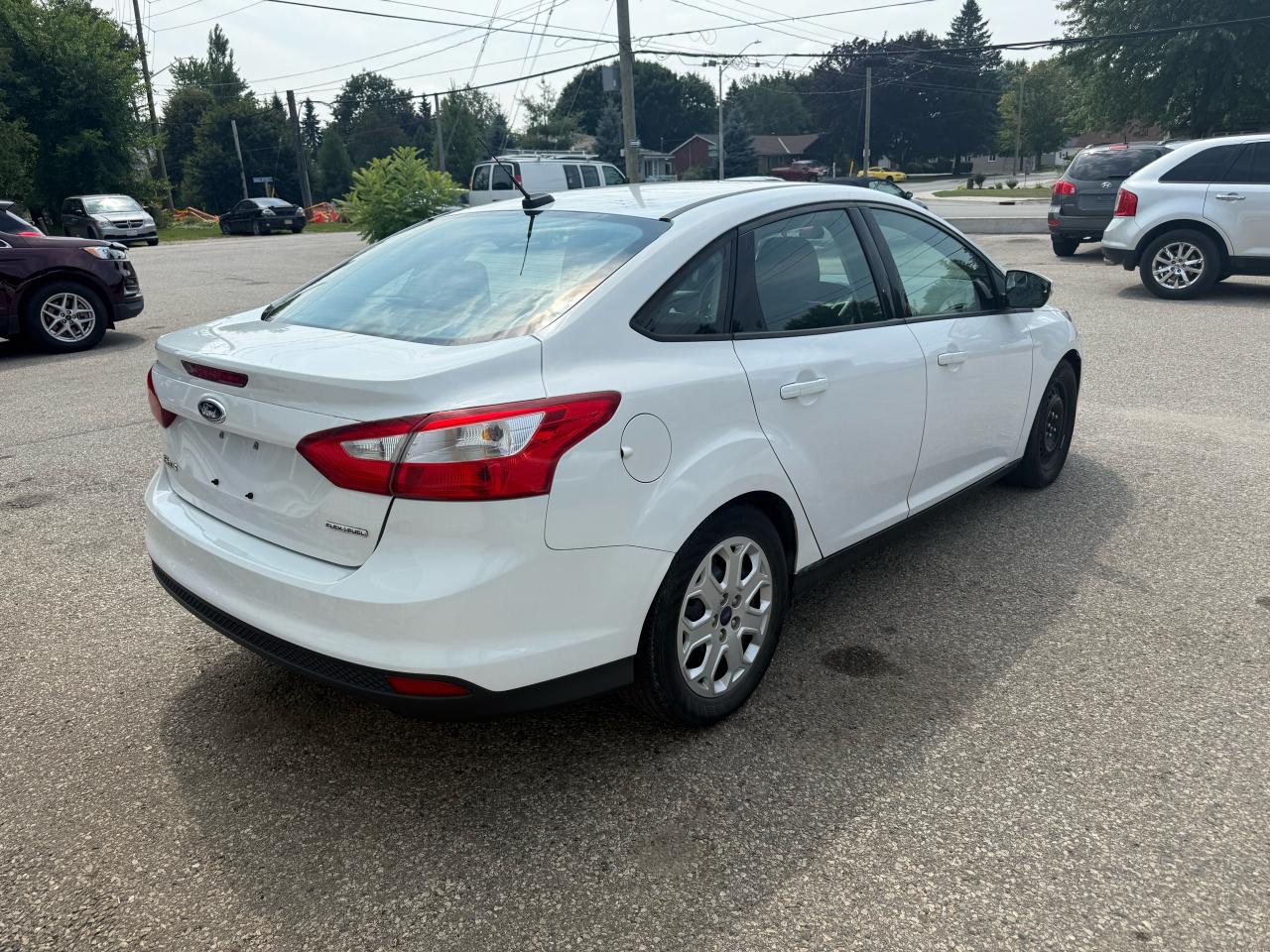 2014 Ford Focus SE Photo3