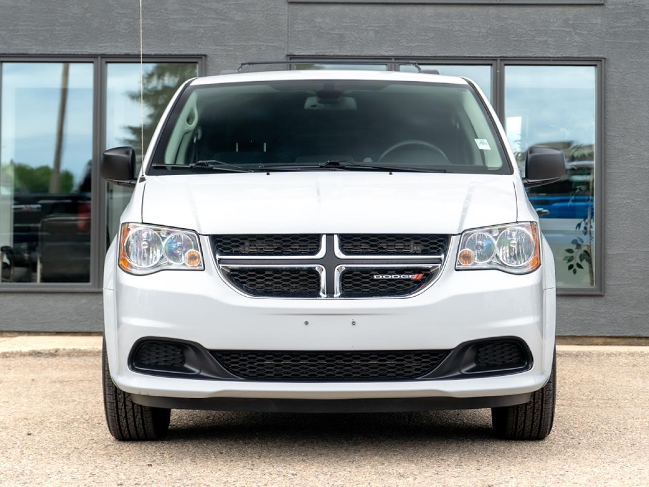2019 Dodge Grand Caravan SXT Photo2