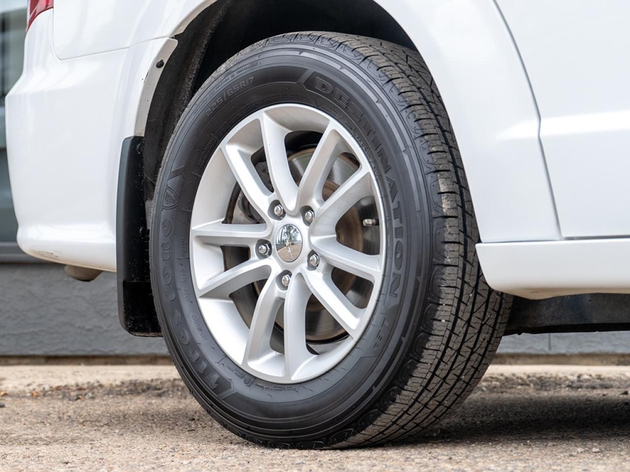 2019 Dodge Grand Caravan SXT Photo3