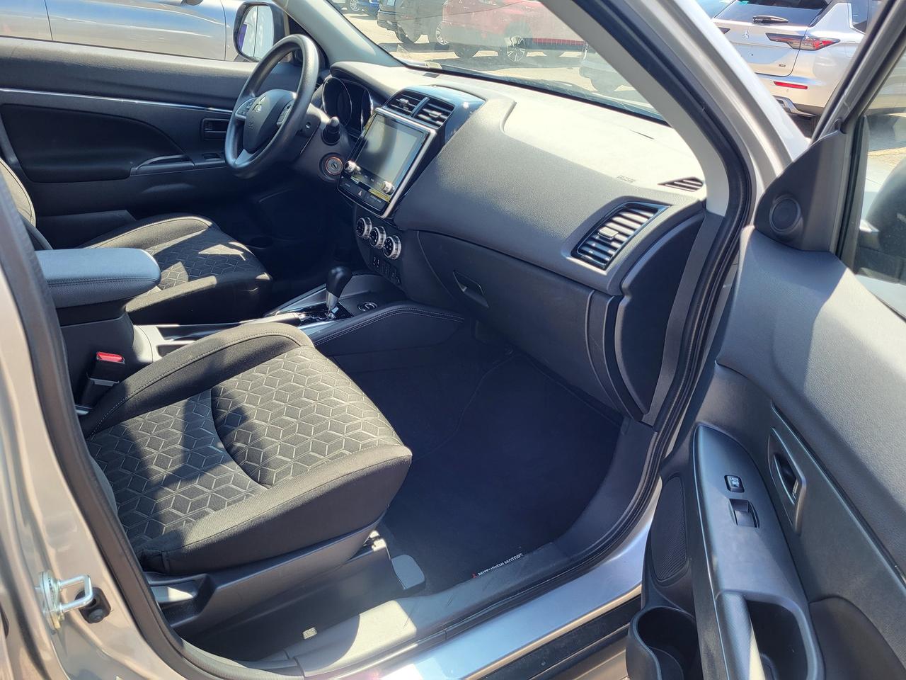 2023 Mitsubishi RVR ES Photo