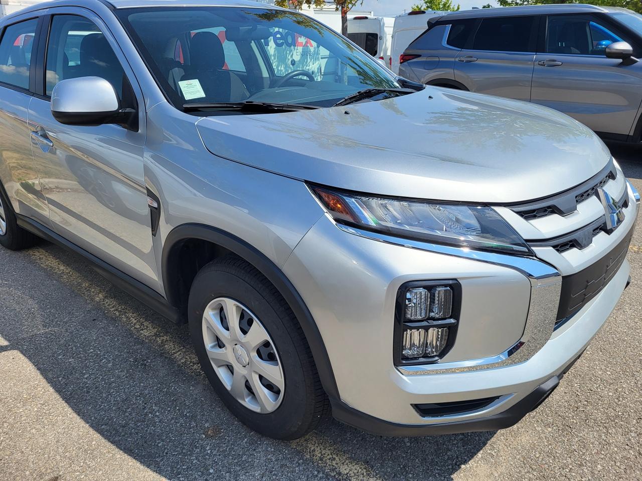 2023 Mitsubishi RVR ES Photo2