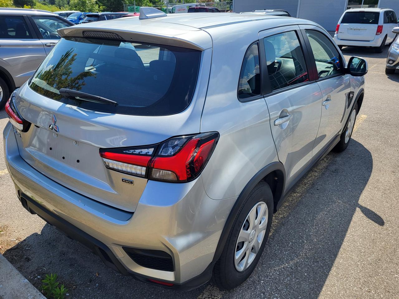 2023 Mitsubishi RVR ES Photo3