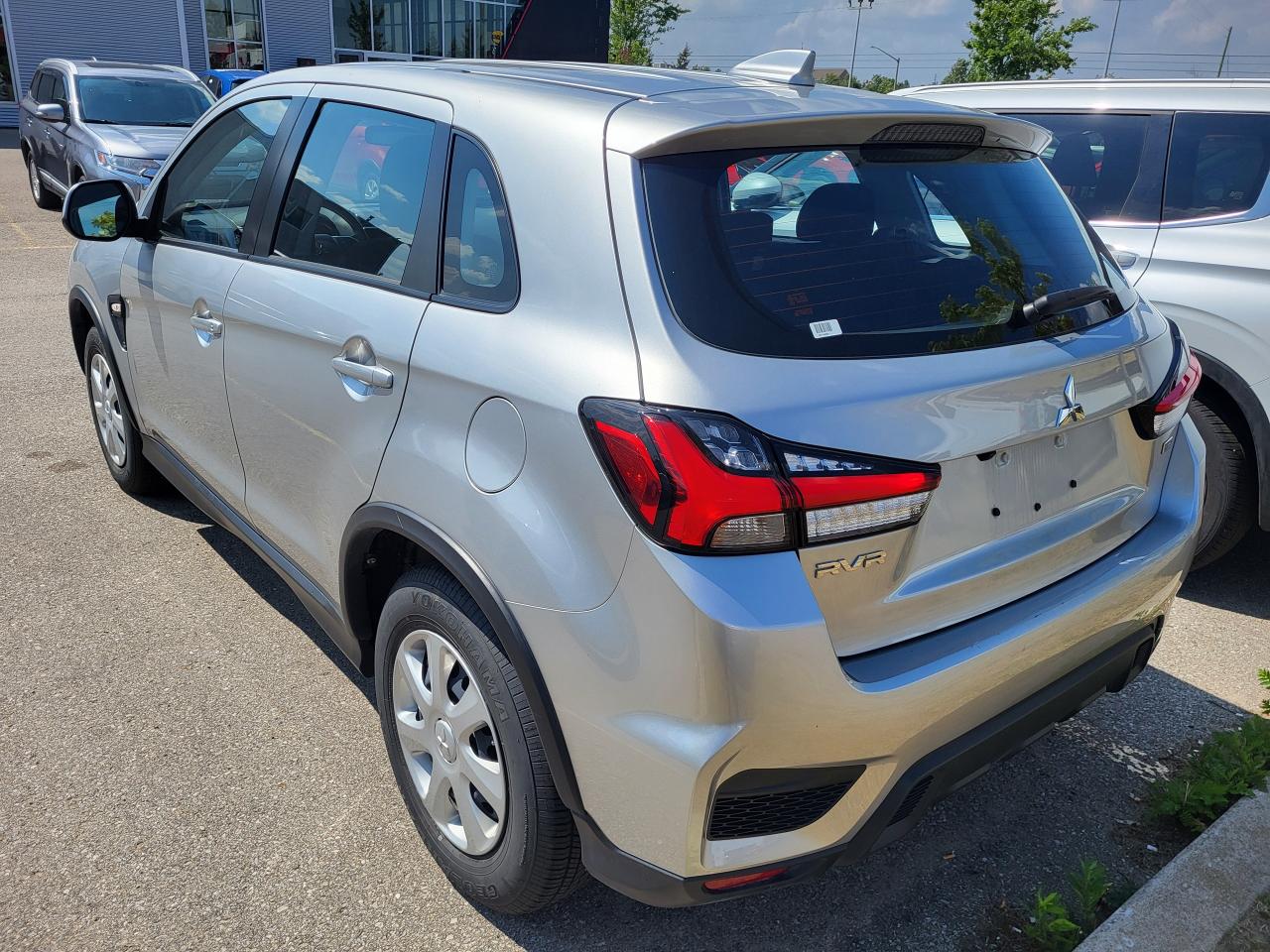 2023 Mitsubishi RVR ES Photo4