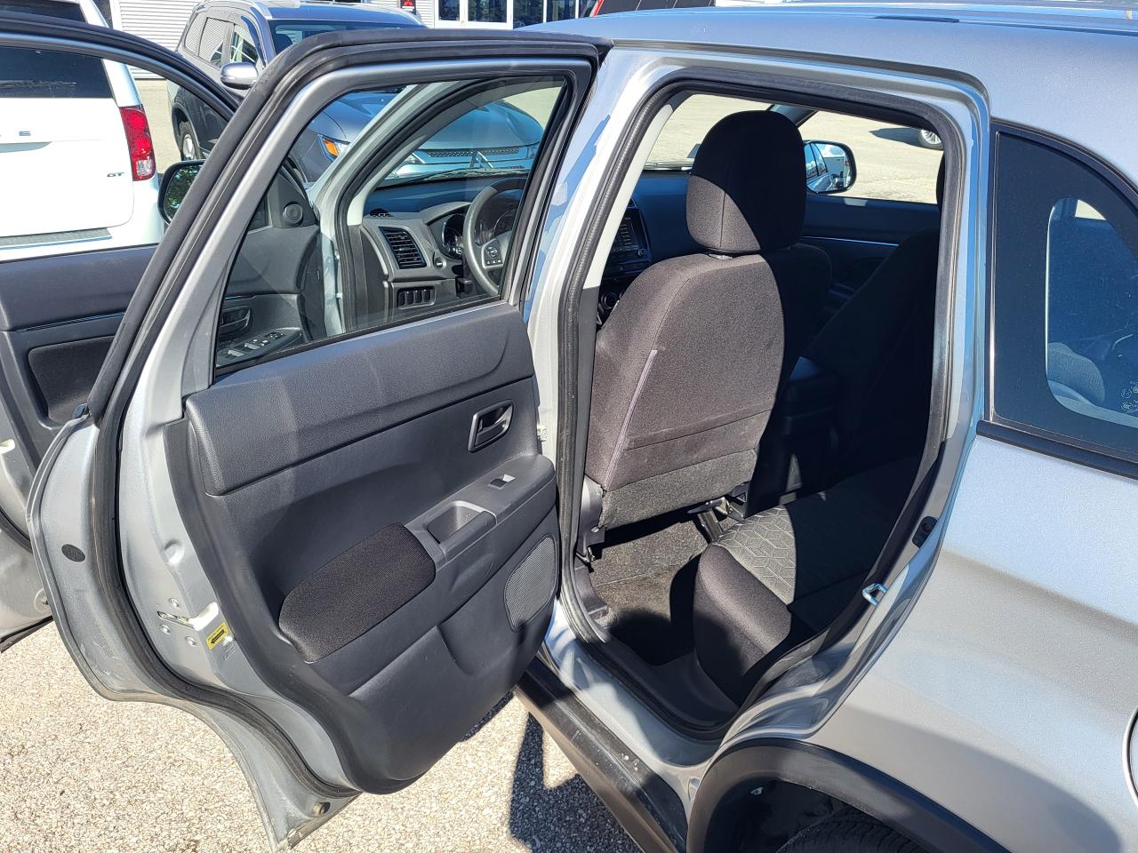 2023 Mitsubishi RVR ES Photo