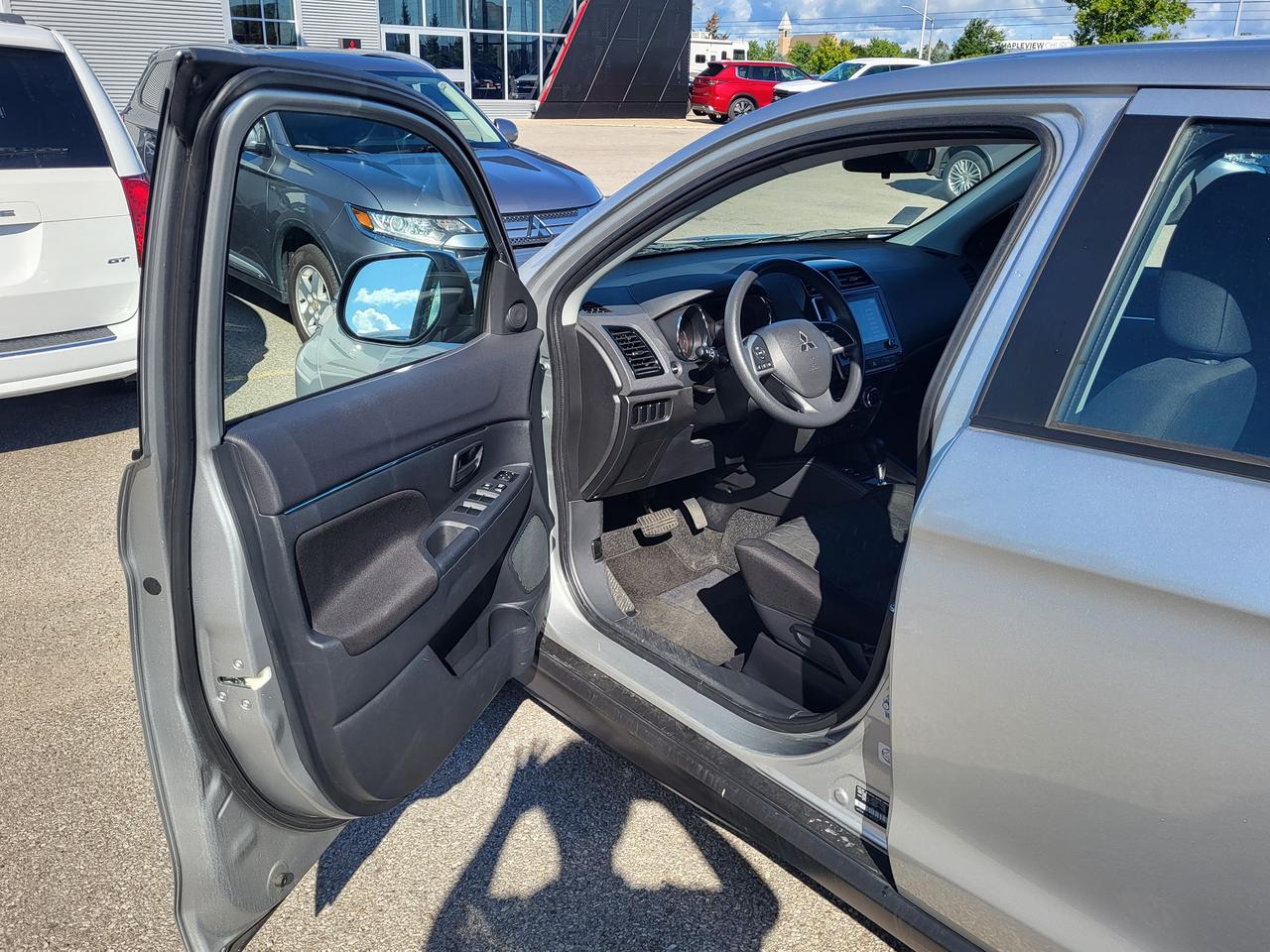 2023 Mitsubishi RVR ES Photo