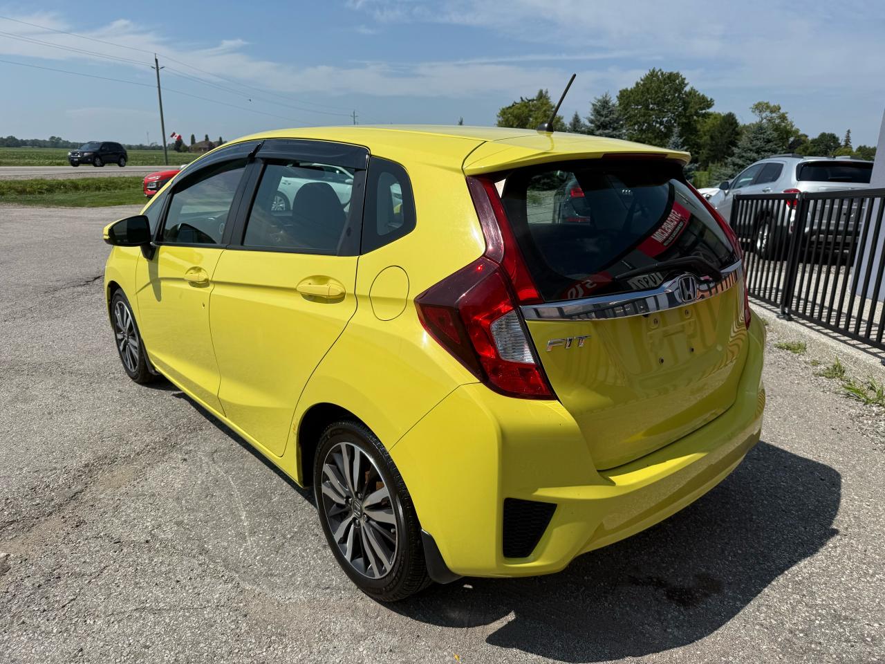 2016 Honda Fit EX | Backup Camera | Sunroof | Heated Seats Photo2