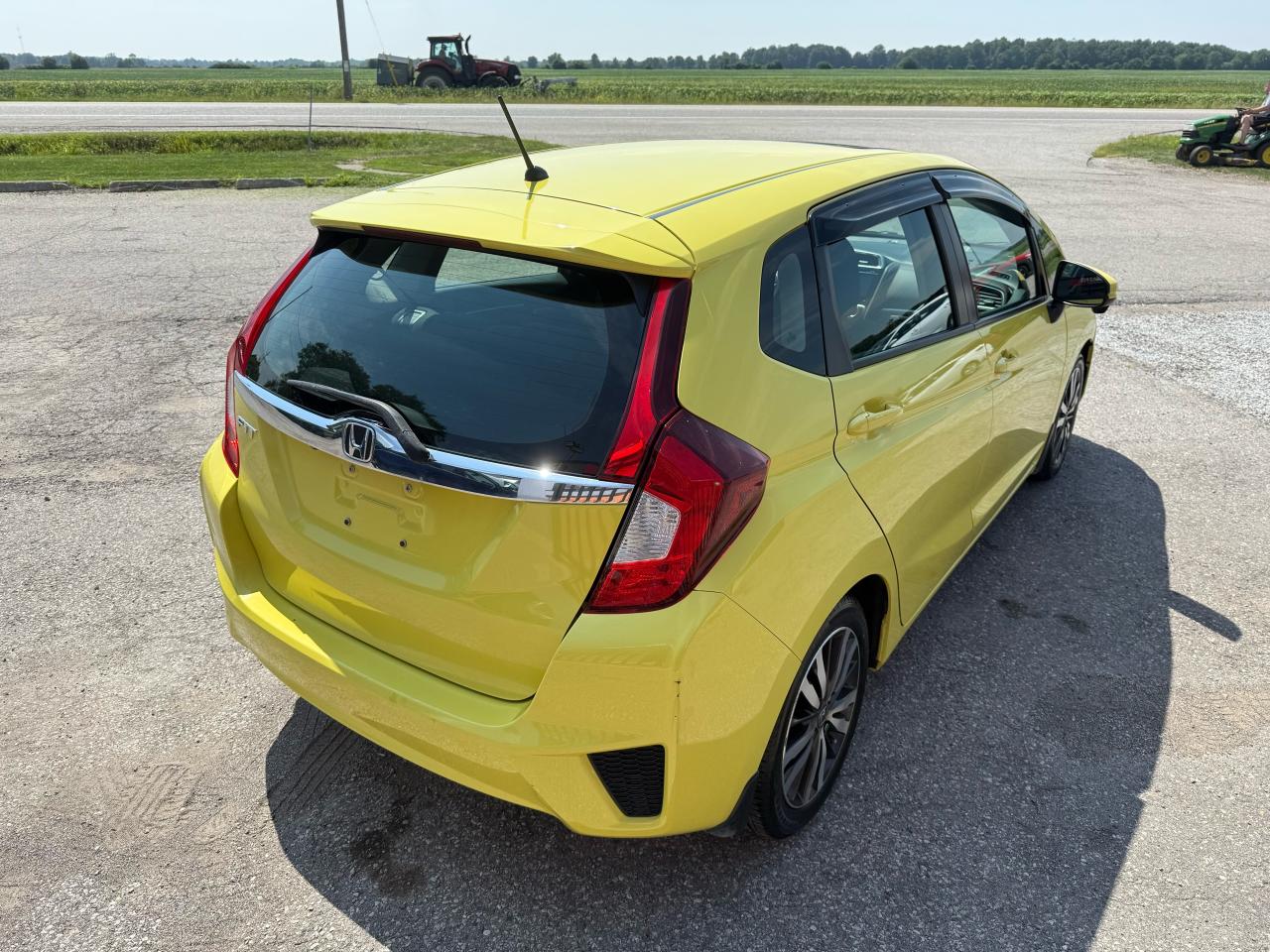 2016 Honda Fit EX | Backup Camera | Sunroof | Heated Seats Photo4