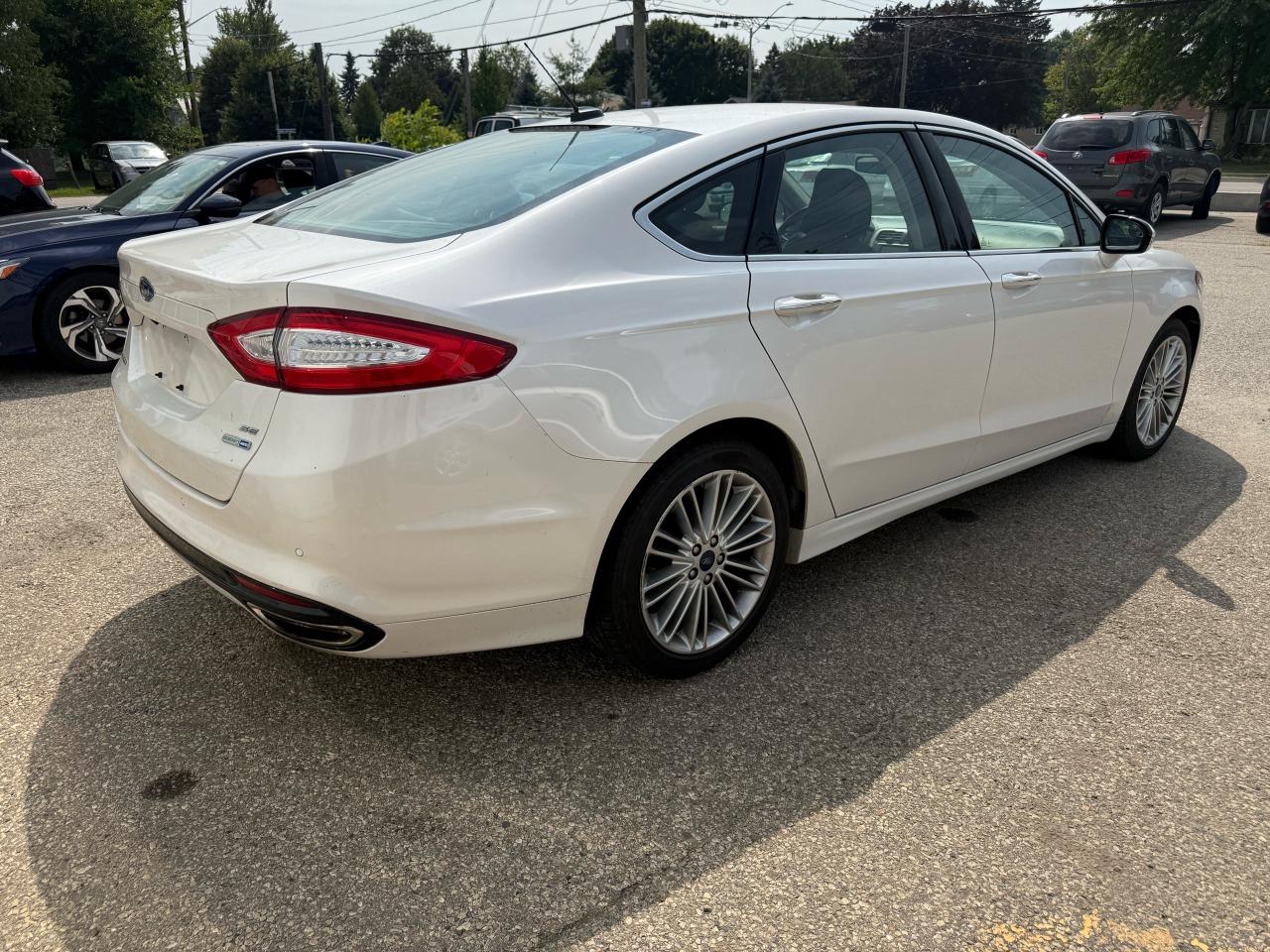 2016 Ford Fusion SE - Photo #4