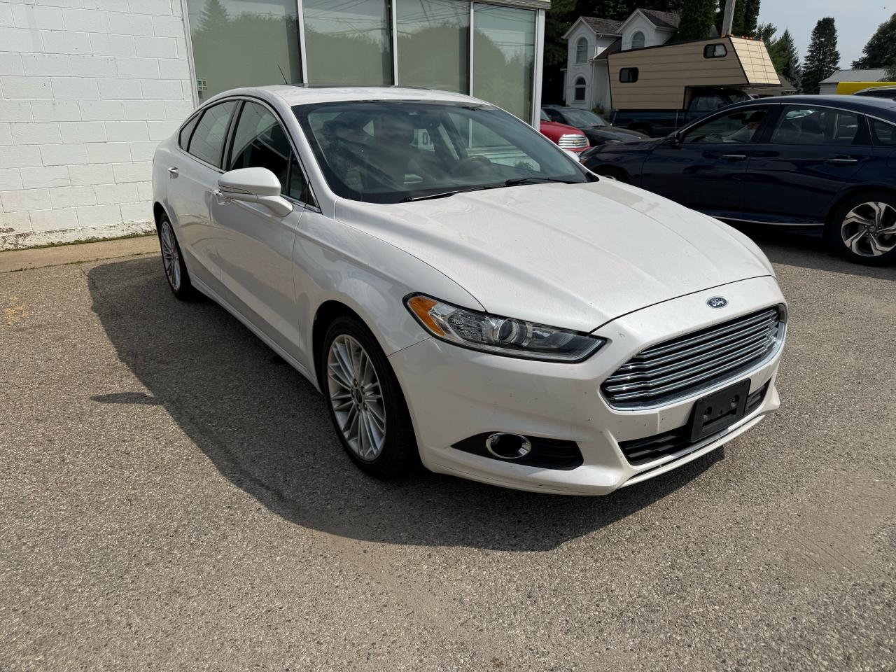 2016 Ford Fusion SE Photo2