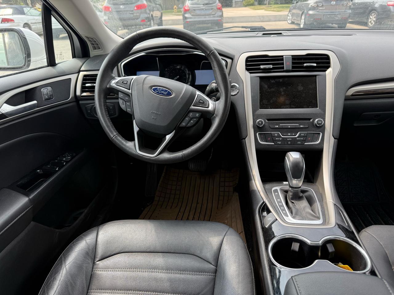 2016 Ford Fusion SE Photo