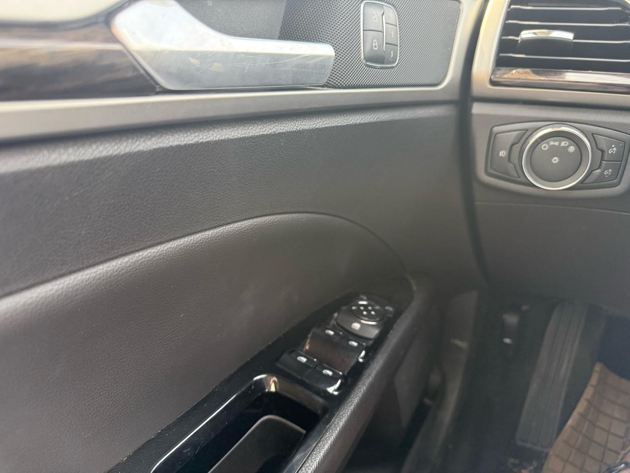 2016 Ford Fusion SE Photo