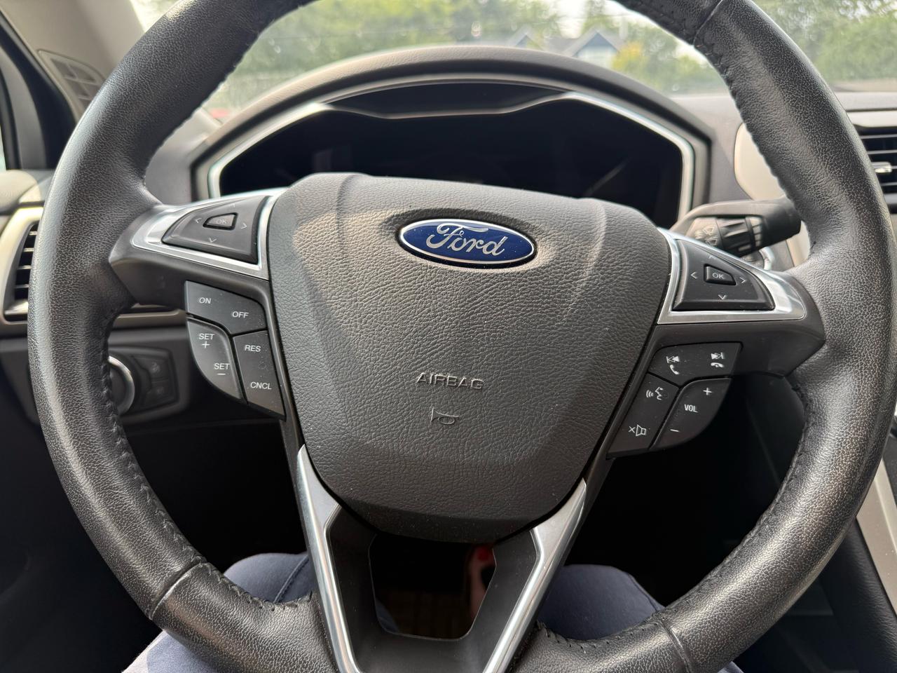 2016 Ford Fusion SE Photo