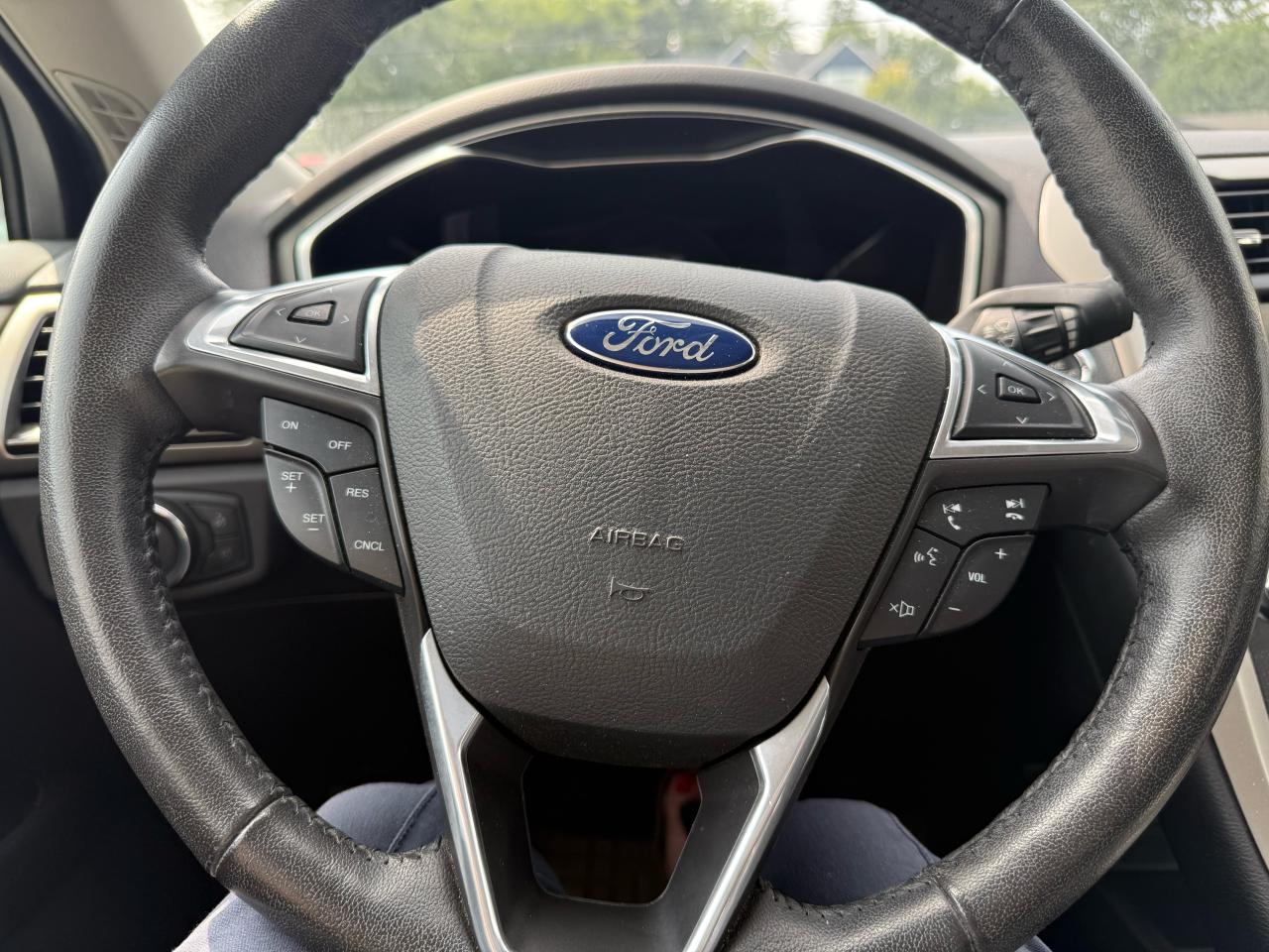 2016 Ford Fusion SE - Photo #10