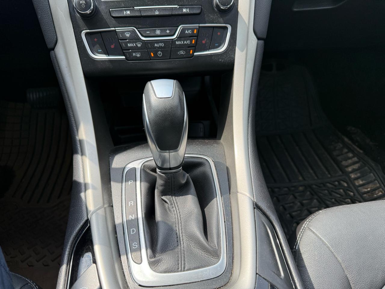 2016 Ford Fusion SE Photo