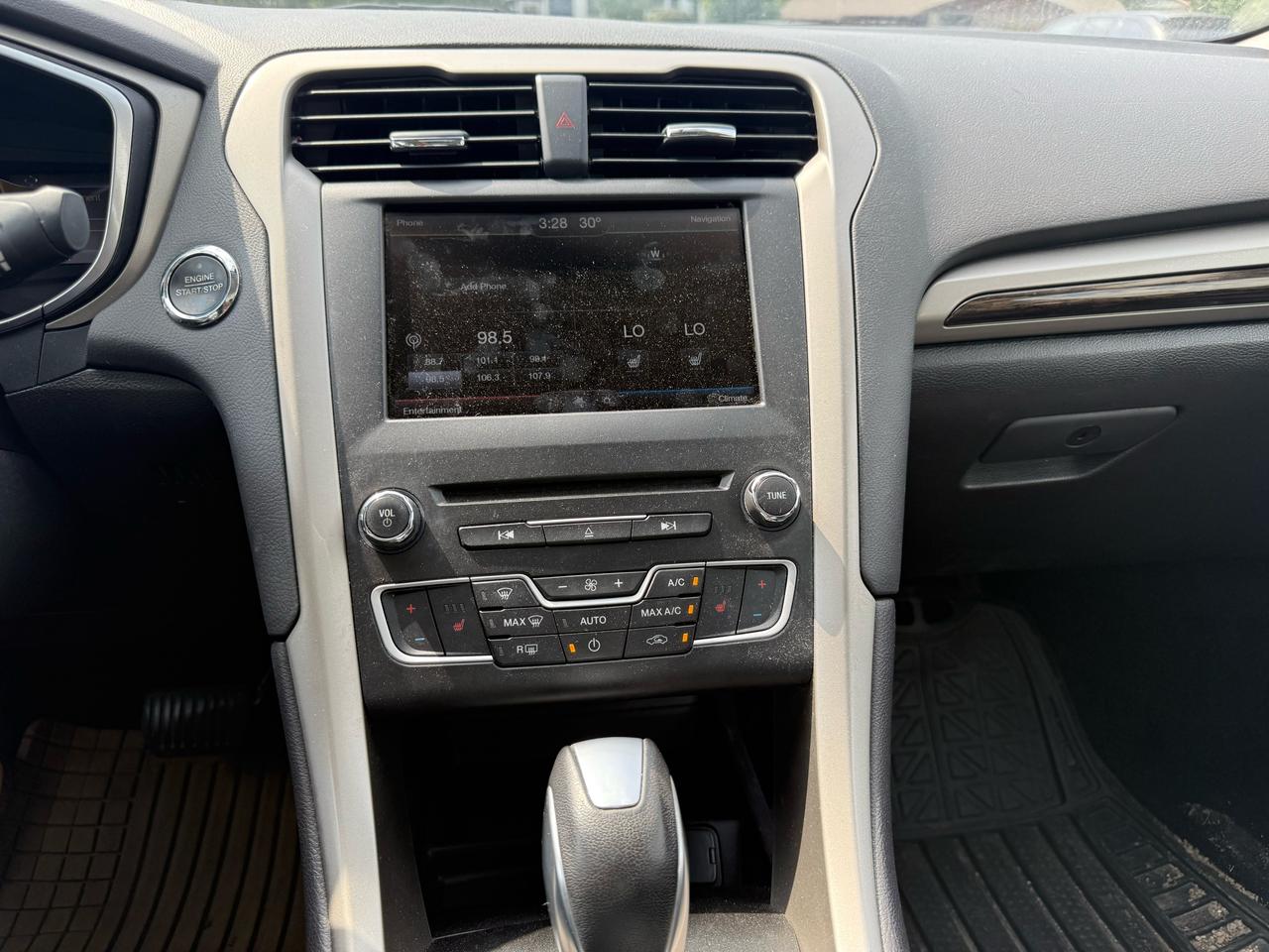 2016 Ford Fusion SE Photo