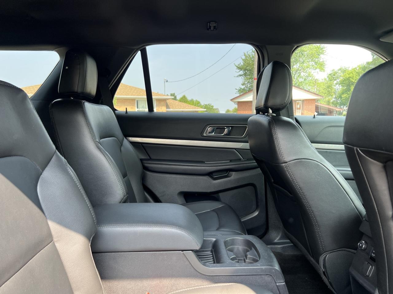 2018 Ford Explorer XLT 4WD - Photo #9