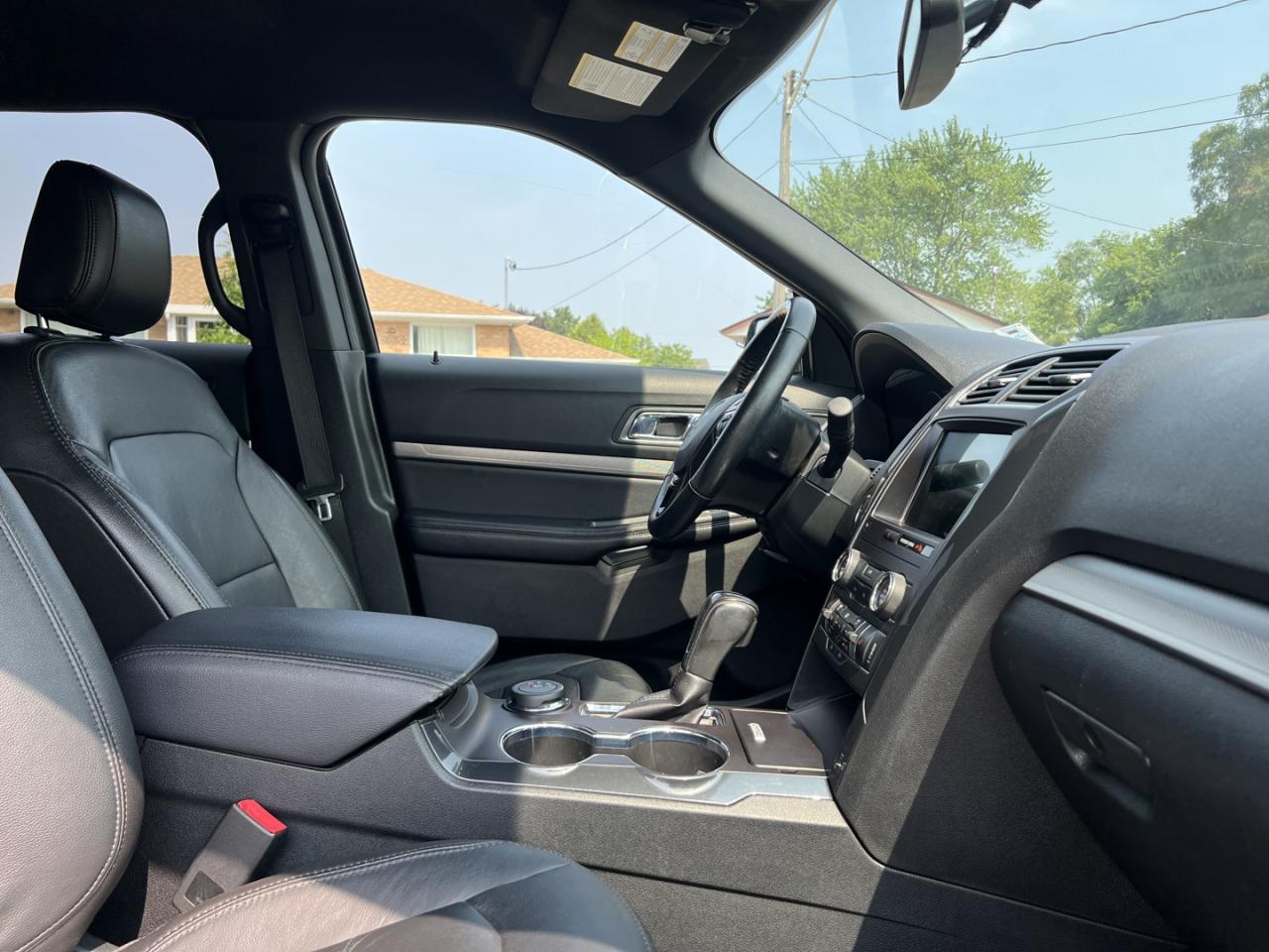 2018 Ford Explorer XLT 4WD - Photo #10