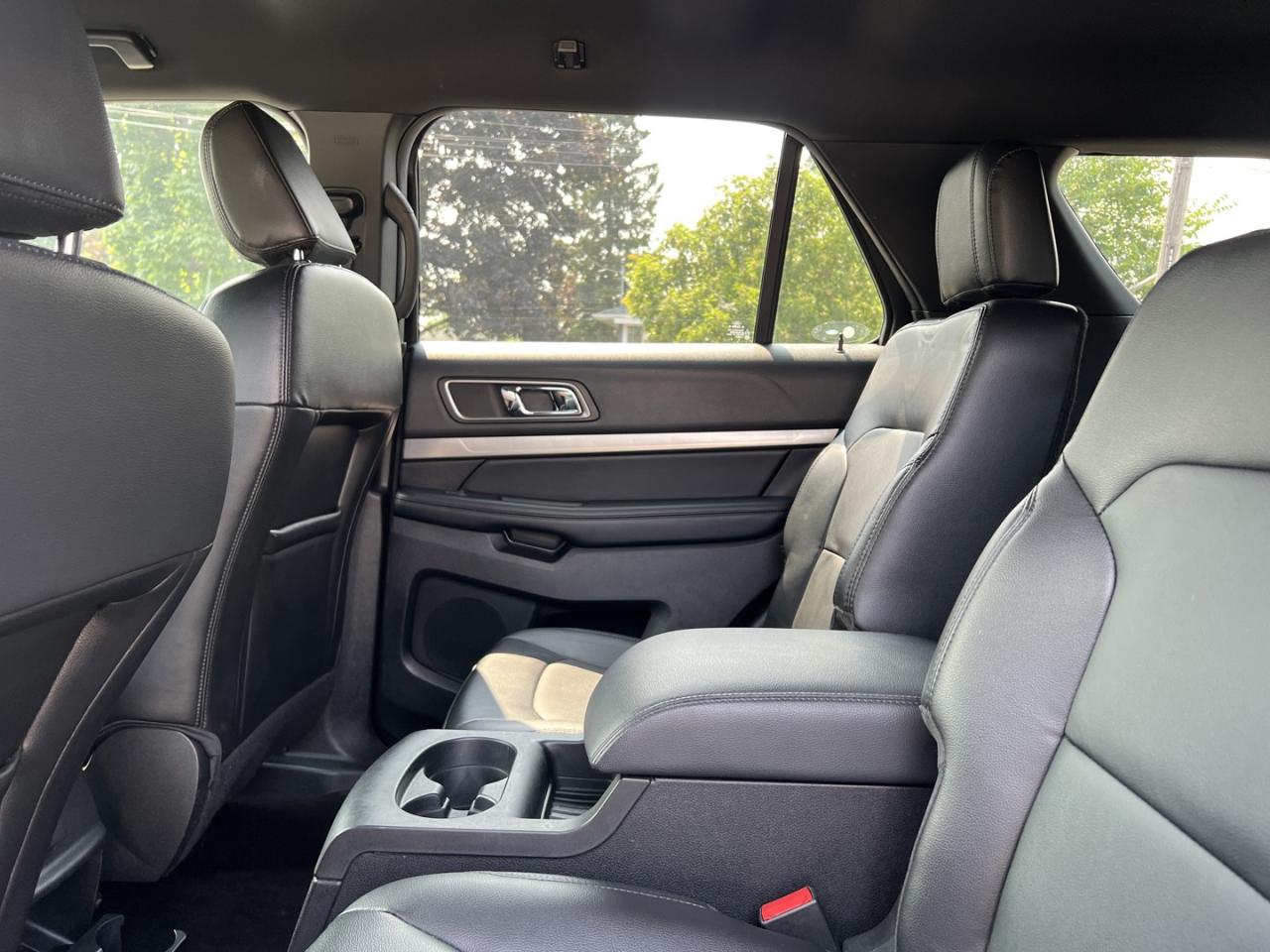 2018 Ford Explorer XLT 4WD - Photo #12