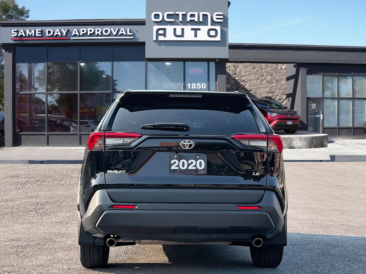 2020 Toyota RAV4 LE Photo4