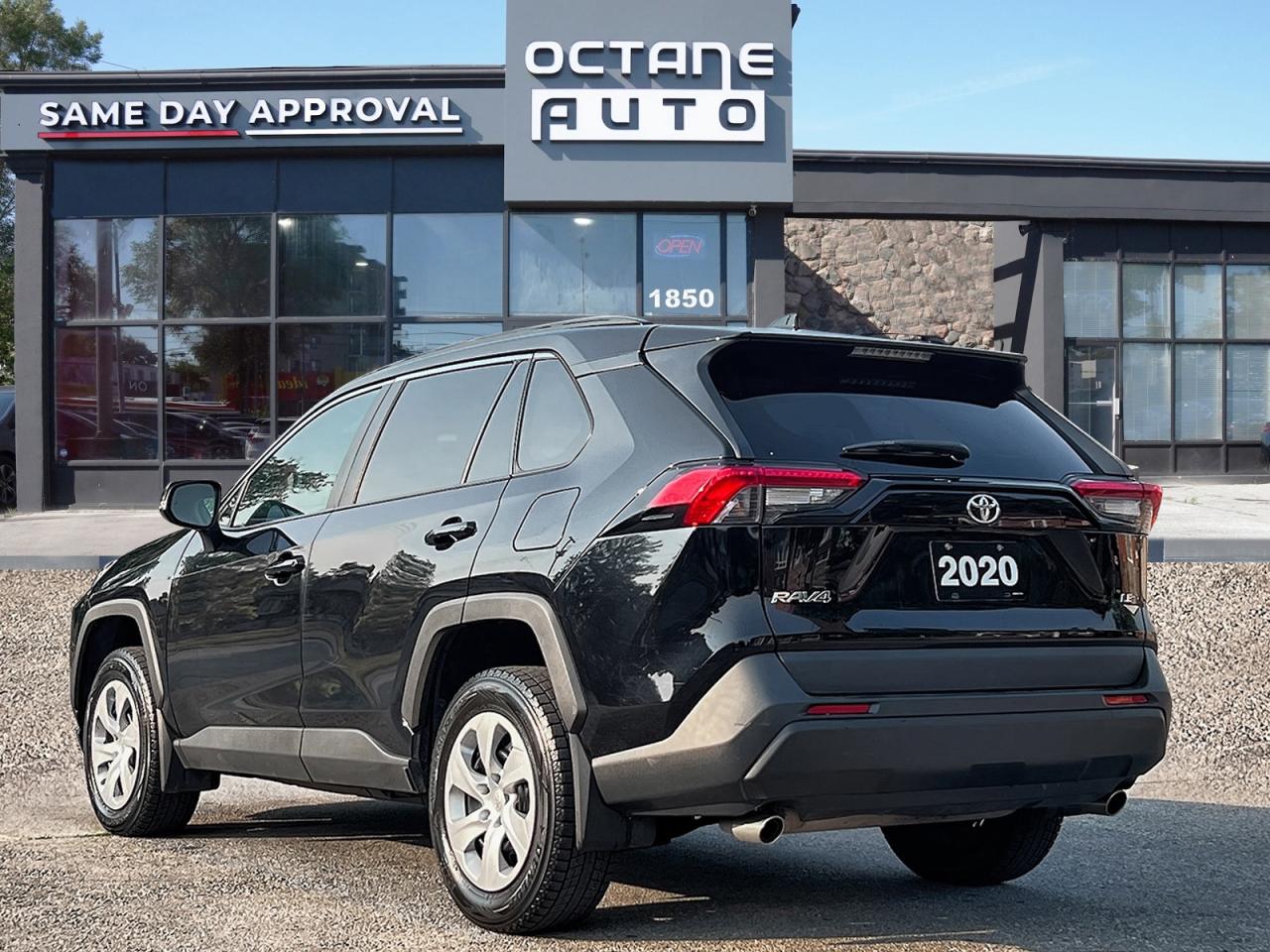 2020 Toyota RAV4 LE Photo3