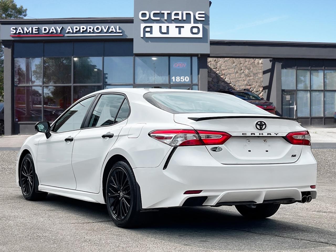 2020 Toyota Camry SE - Photo #4