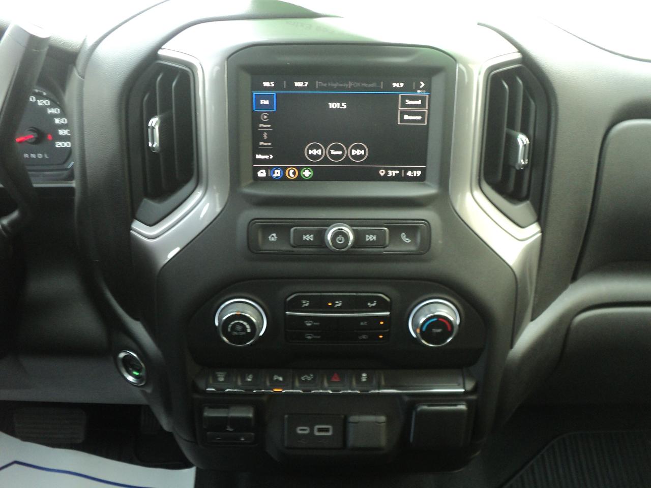 2024 Chevrolet Silverado 2500 Custom CrewCab4WD 6.6L8cylDuramaxDiesel 6'10"Box - Photo #18