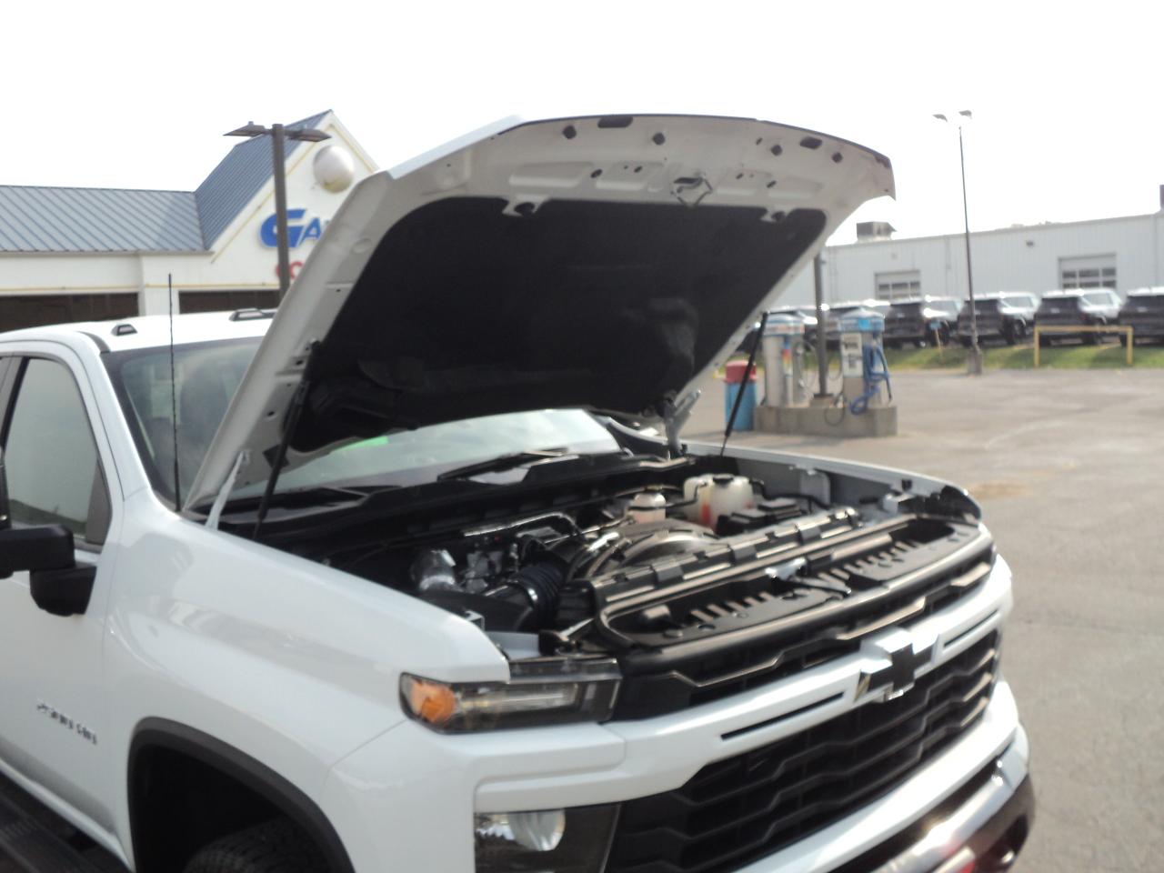 2024 Chevrolet Silverado 2500 Custom CrewCab4WD 6.6L8cylDuramaxDiesel 6'10"Box - Photo #32