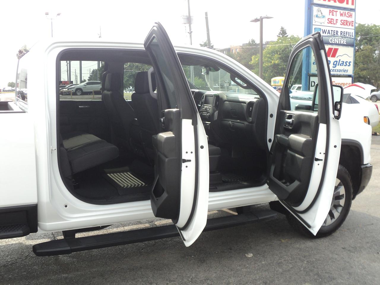 2024 Chevrolet Silverado 2500 Custom CrewCab4WD 6.6L8cylDuramaxDiesel 6'10"Box - Photo #10