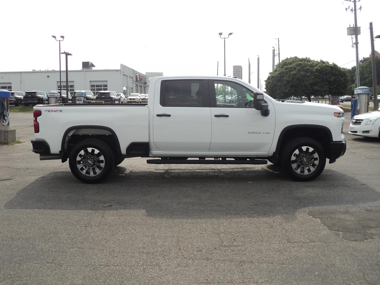 2024 Chevrolet Silverado 2500 Custom CrewCab4WD 6.6L8cylDuramaxDiesel 6'10"Box - Photo #5