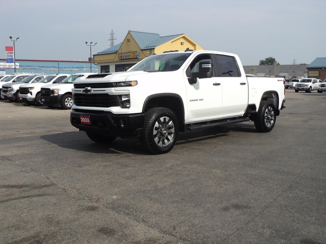2024 Chevrolet Silverado 2500 Custom CrewCab4WD 6.6L8cylDuramaxDiesel 6'10"Box - Photo #2
