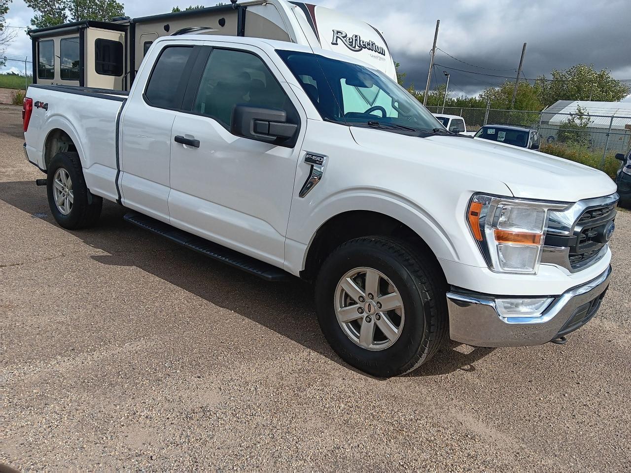 2021 Ford F-150 XLT Supercab 4x4, BU Cam Trailer Package, Blindspo - Photo #3