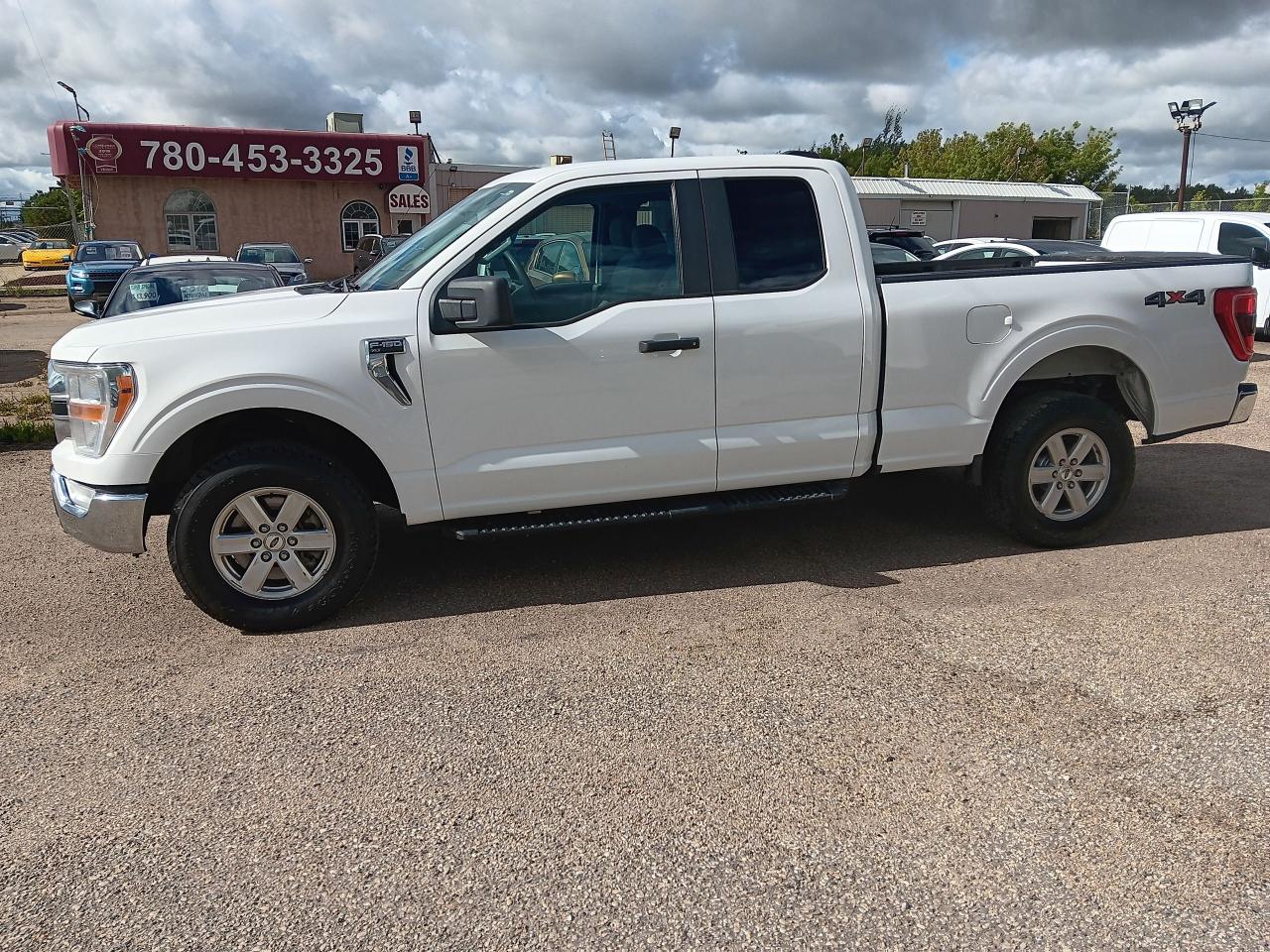 2021 Ford F-150 XLT Supercab 4x4, BU Cam Trailer Package, Blindspo - Photo #4