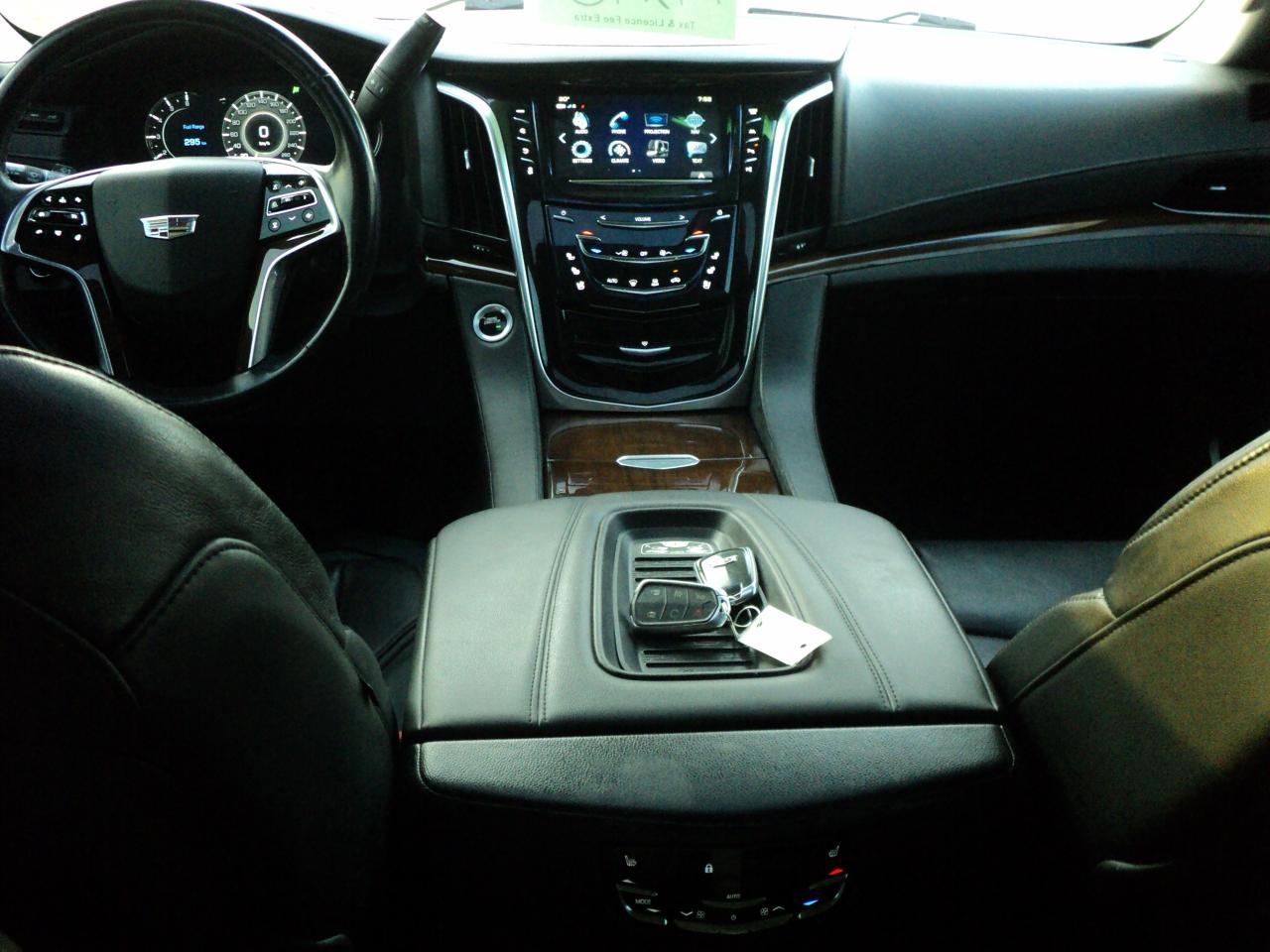 2018 Cadillac Escalade Premium Luxury 4WD 6.2L8cyl 7SeaterRoofNavLeather - Photo #16