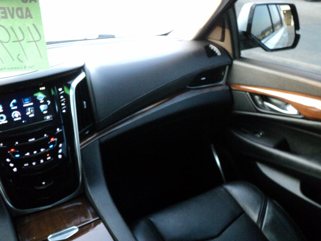 2018 Cadillac Escalade Premium Luxury 4WD 6.2L8cyl 7SeaterRoofNavLeather - Photo #17