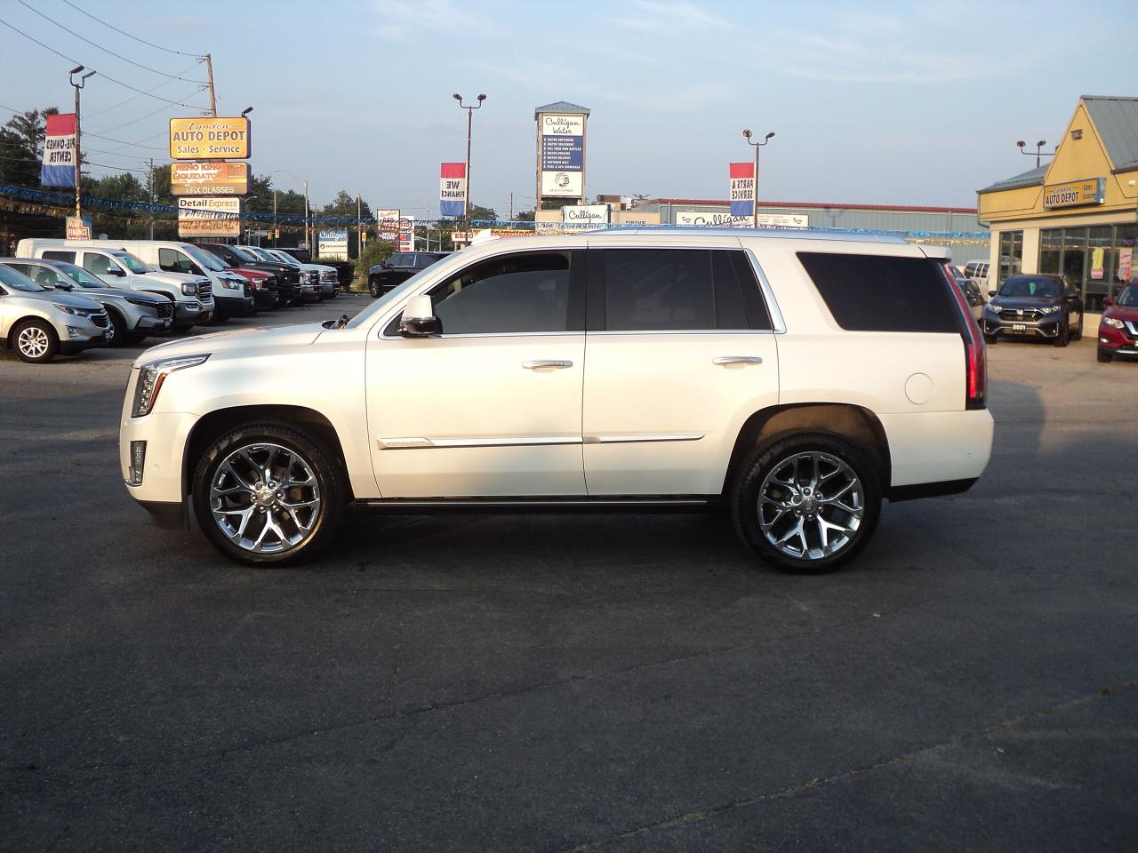 2018 Cadillac Escalade Premium Luxury 4WD 6.2L8cyl 7SeaterRoofNavLeather - Photo #4