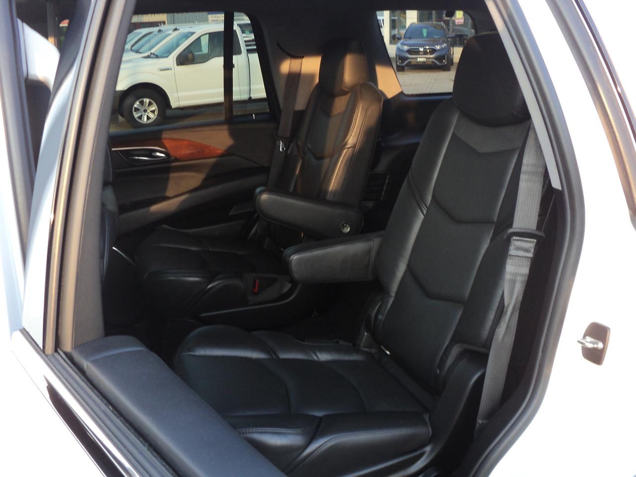 2018 Cadillac Escalade Premium Luxury 4WD 6.2L8cyl 7SeaterRoofNavLeather - Photo #13