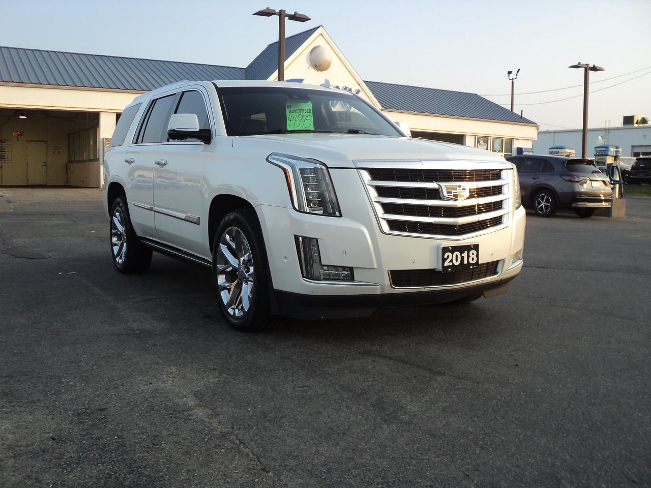 2018 Cadillac Escalade Premium Luxury 4WD 6.2L8cyl 7SeaterRoofNavLeather - Photo #3