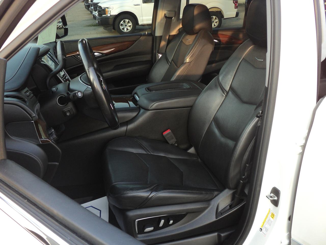 2018 Cadillac Escalade Premium Luxury 4WD 6.2L8cyl 7SeaterRoofNavLeather - Photo #10