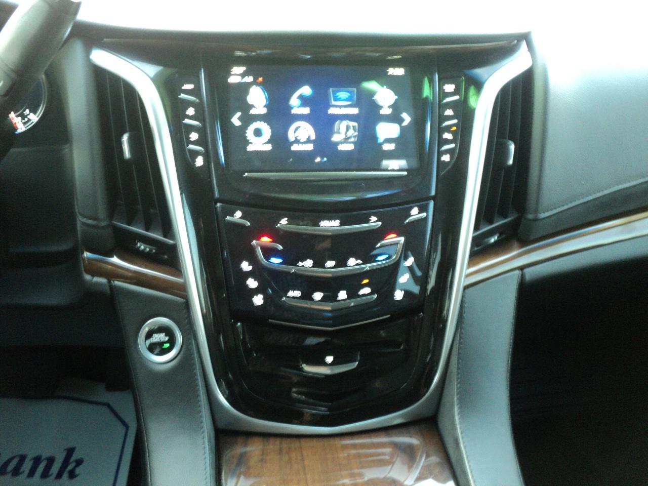 2018 Cadillac Escalade Premium Luxury 4WD 6.2L8cyl 7SeaterRoofNavLeather - Photo #18