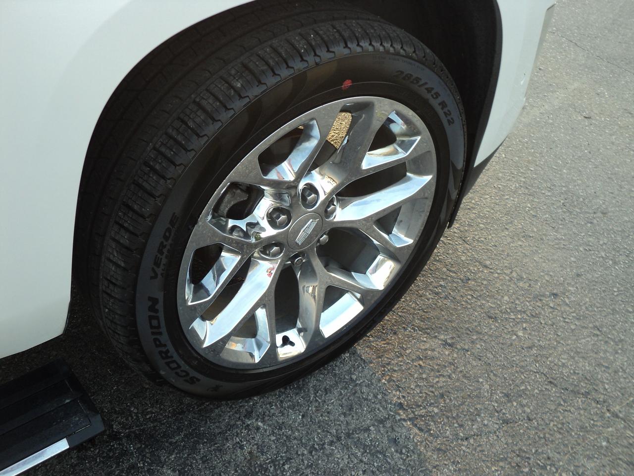 2018 Cadillac Escalade Premium Luxury 4WD 6.2L8cyl 7SeaterRoofNavLeather - Photo #32